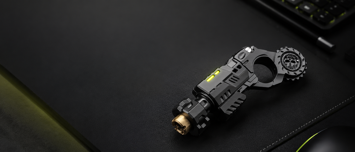 metalowy-fidget-edc-5w1-tykrox-m1-na-biurku